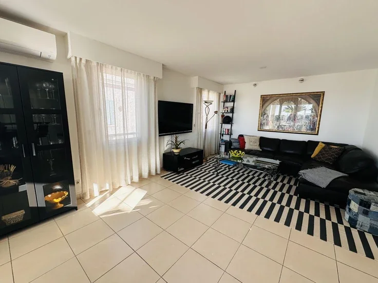 Flat Avenue Saint-Nicolas in Cannes