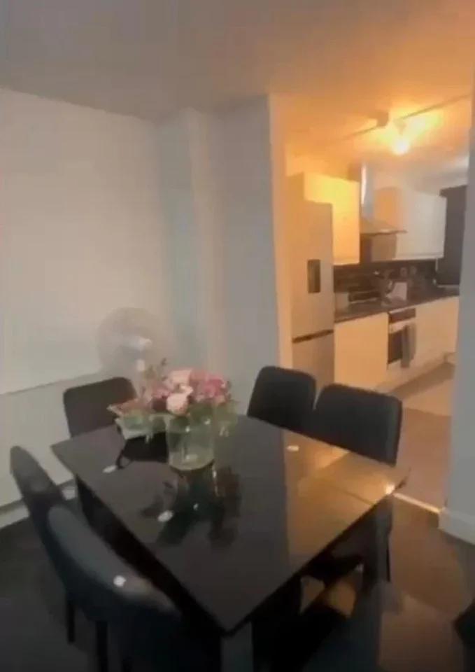 Flat Barking Road in Greater London