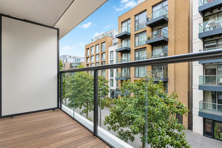 Flat Dance Square in Greater London