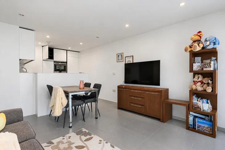Flat Dance Square in Greater London