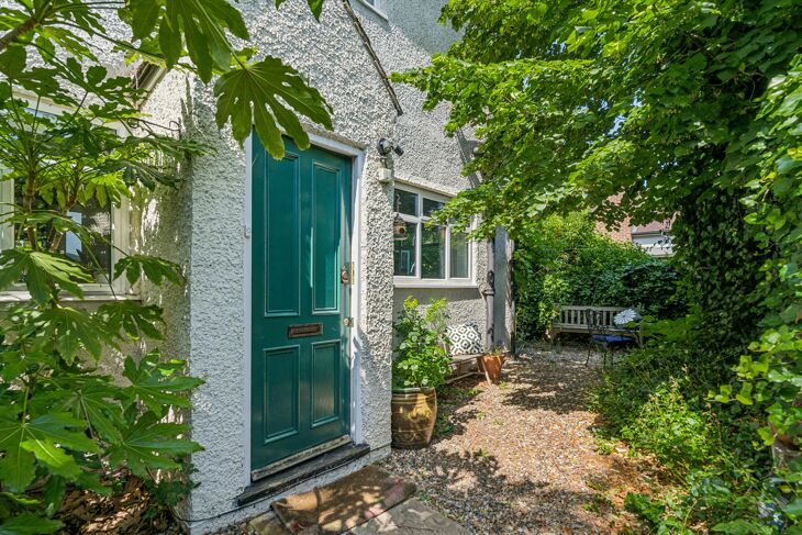 House Arterberry Road in Greater London