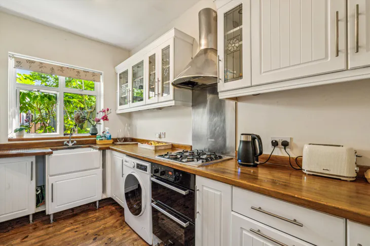 House Arterberry Road in Greater London
