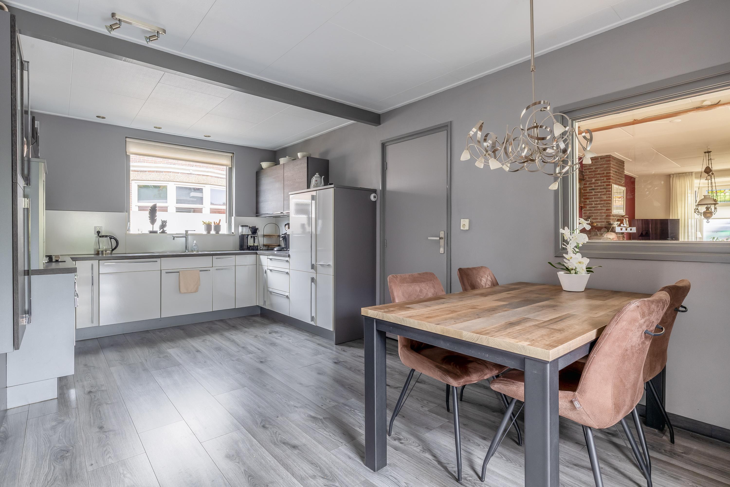 Vrijstaande woning te koop: Hoofdweg 155, Midwolda