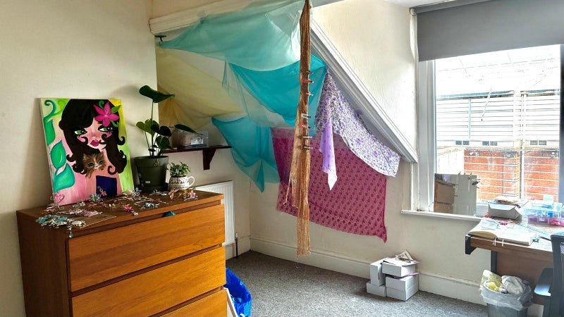 Room Ashton Road in Bristol