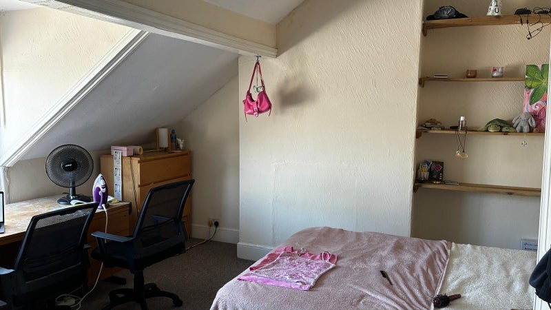 Room Ashton Road in Bristol