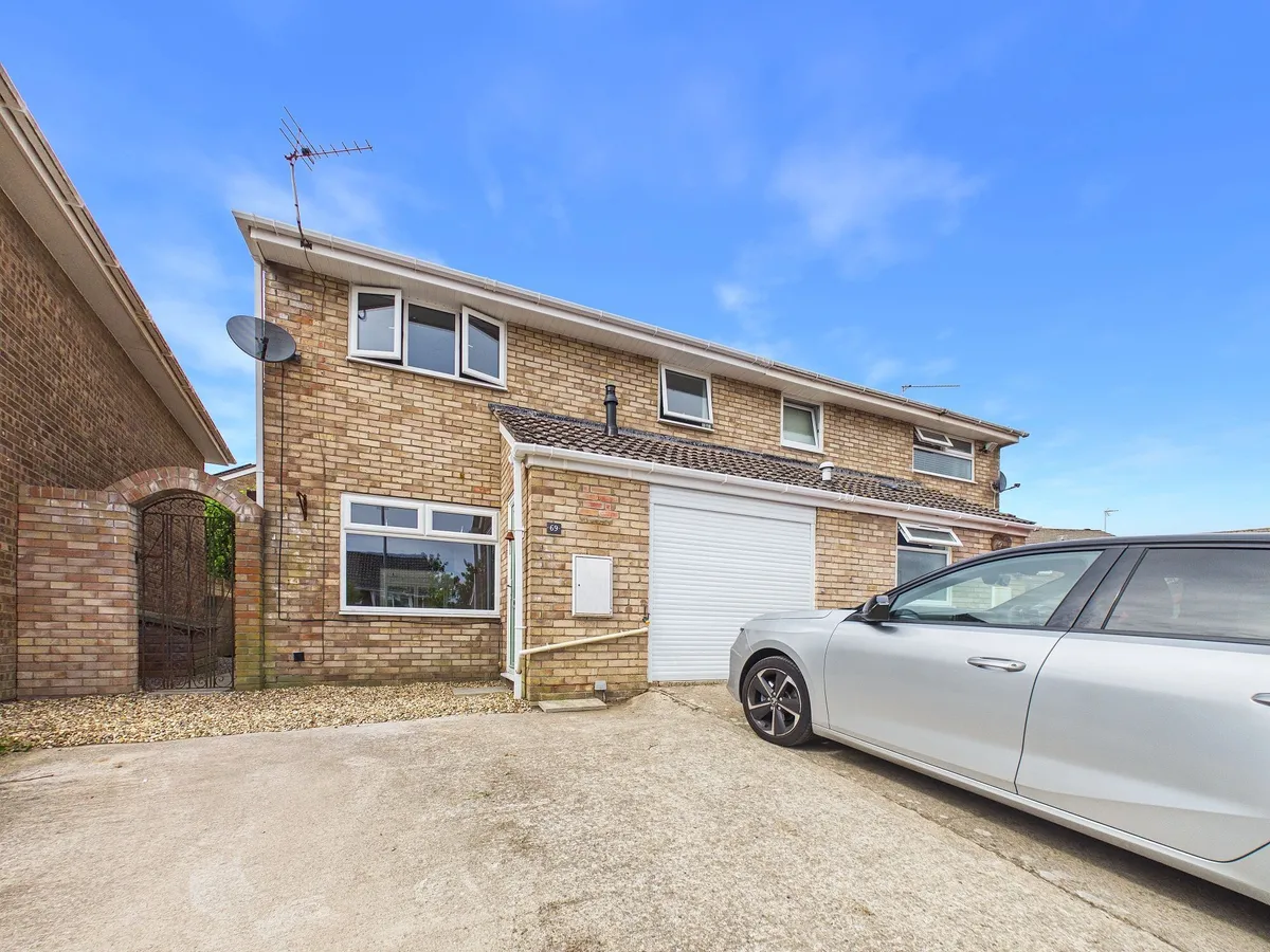 House Harding Close in Boverton