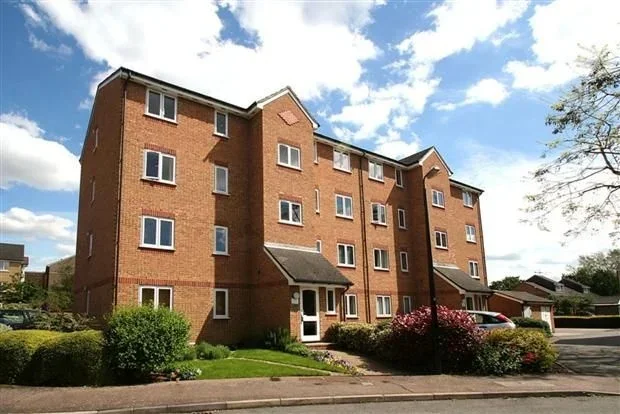 Flat Crosslet Vale in Greater London