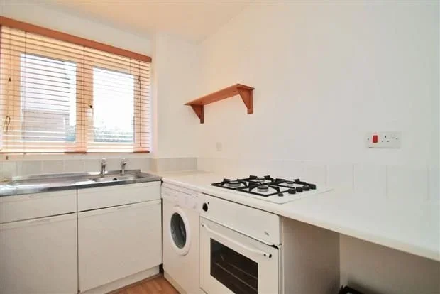 Flat Crosslet Vale in Greater London
