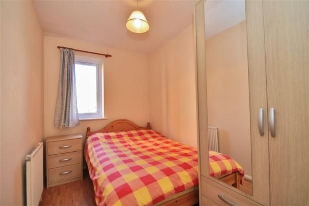 Flat Crosslet Vale in Greater London