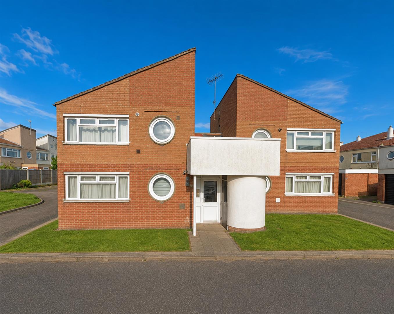 Flat Fillioll Close in Chelmsford