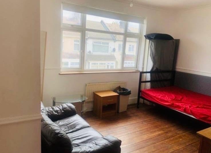 Room St Albans Avenue in Greater London