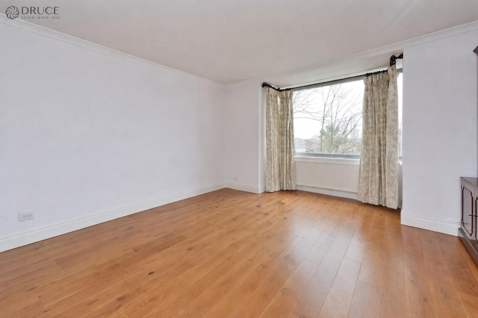 Flat Somerset Square in Greater London