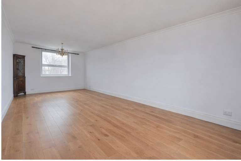Flat Somerset Square in Greater London