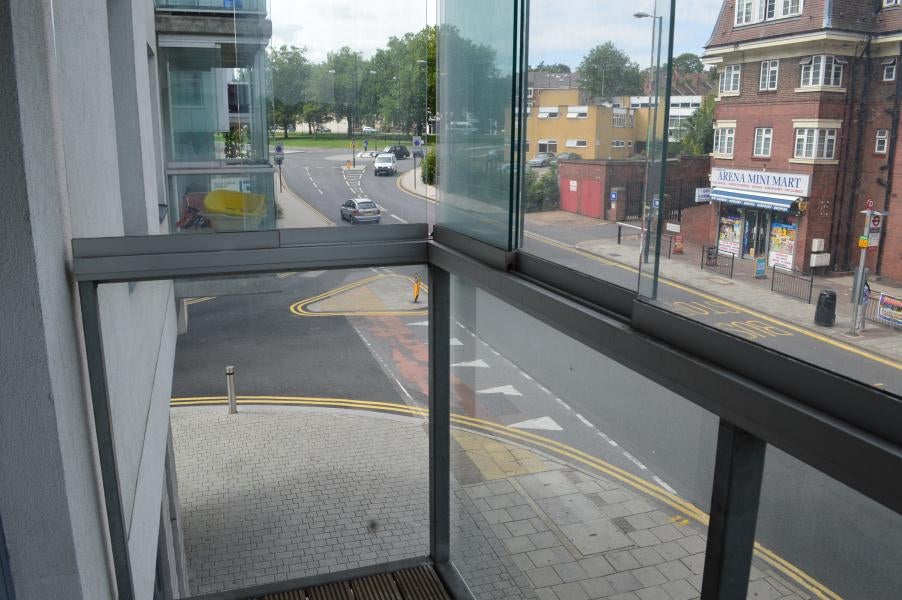 Flat Empire Way in Greater London