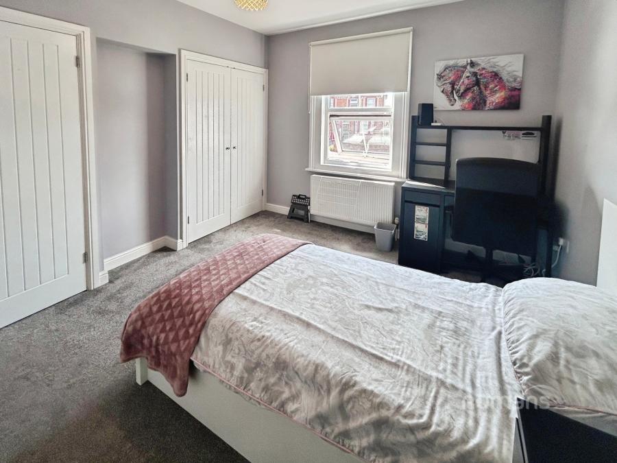 Room Grovelands Road in Reading