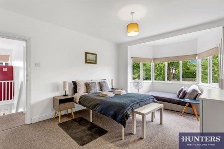 Flat Hendon Way in Greater London