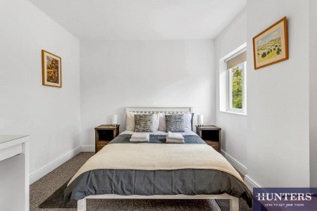 Flat Hendon Way in Greater London