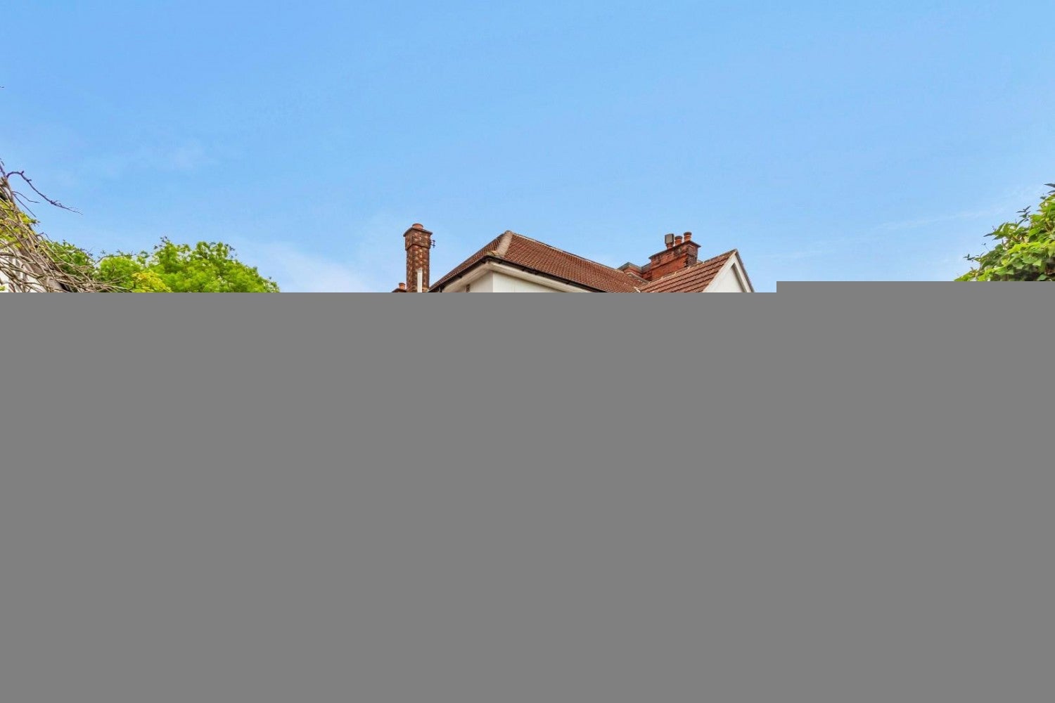 Flat Hendon Way in Greater London