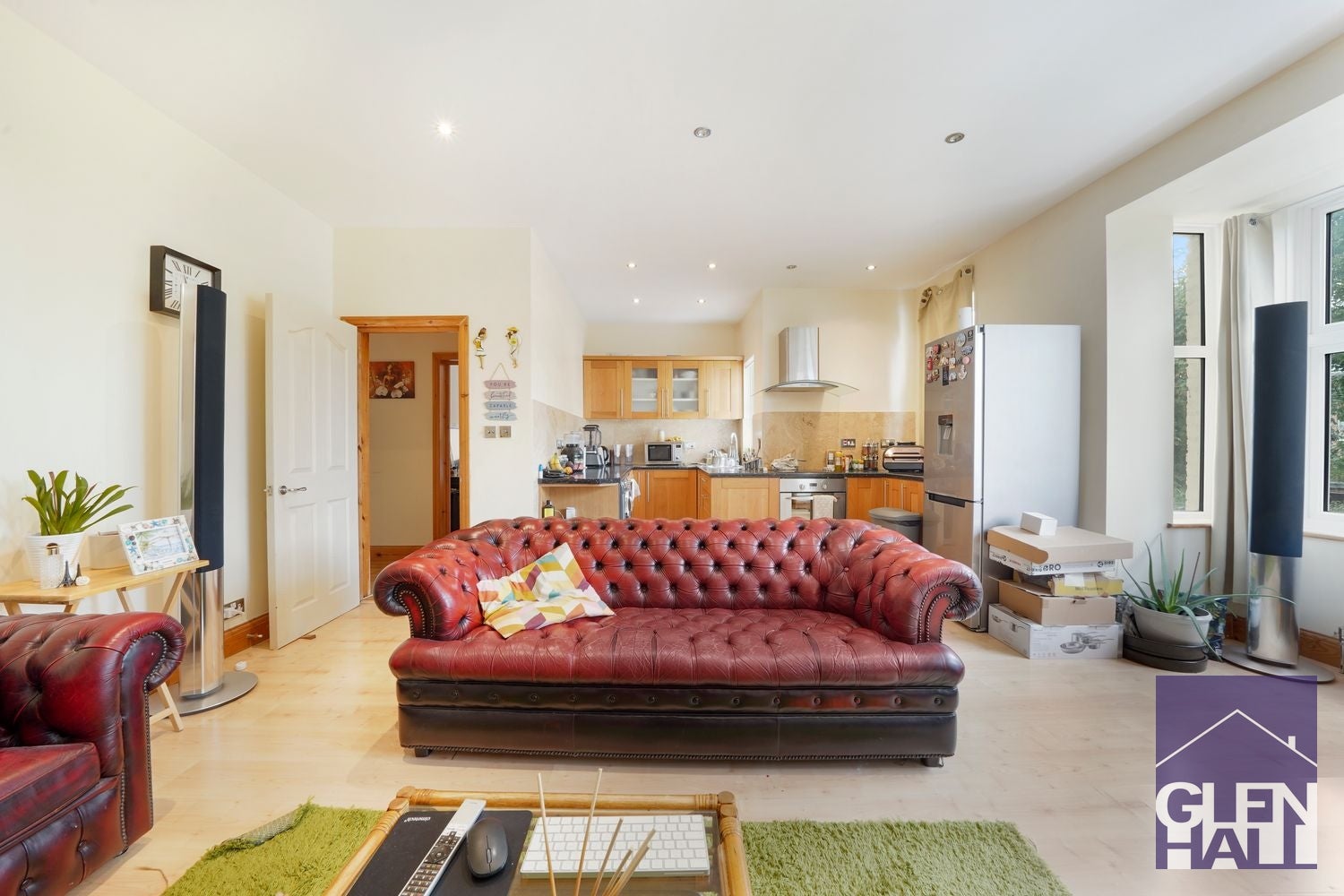 Flat Friern Barnet Road in Greater London
