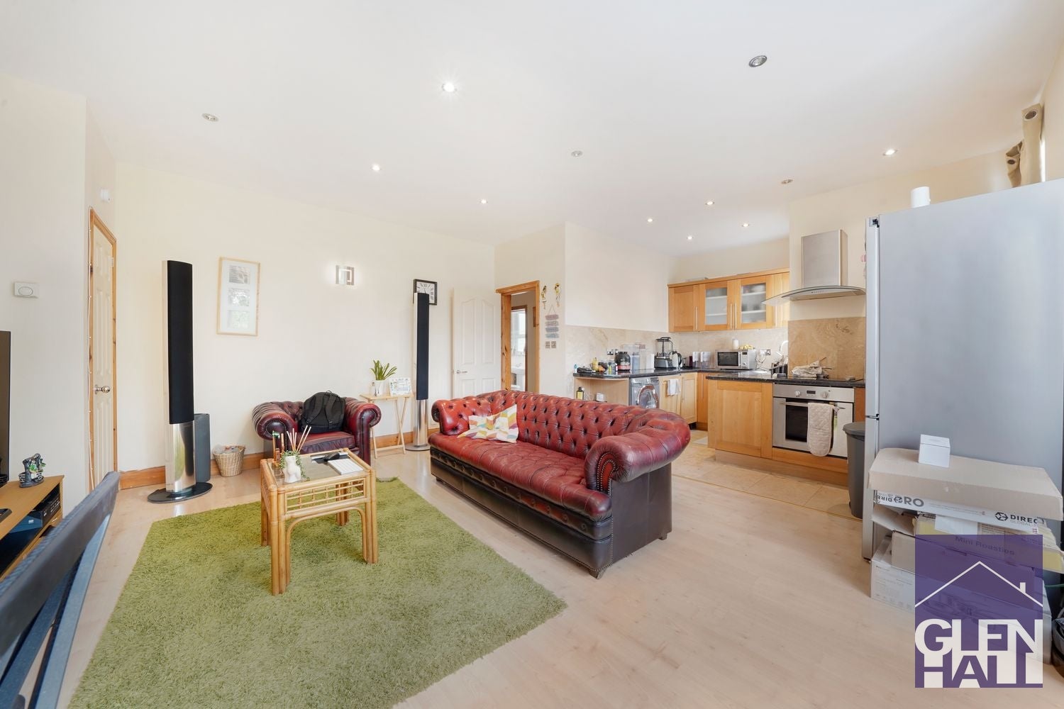 Flat Friern Barnet Road in Greater London