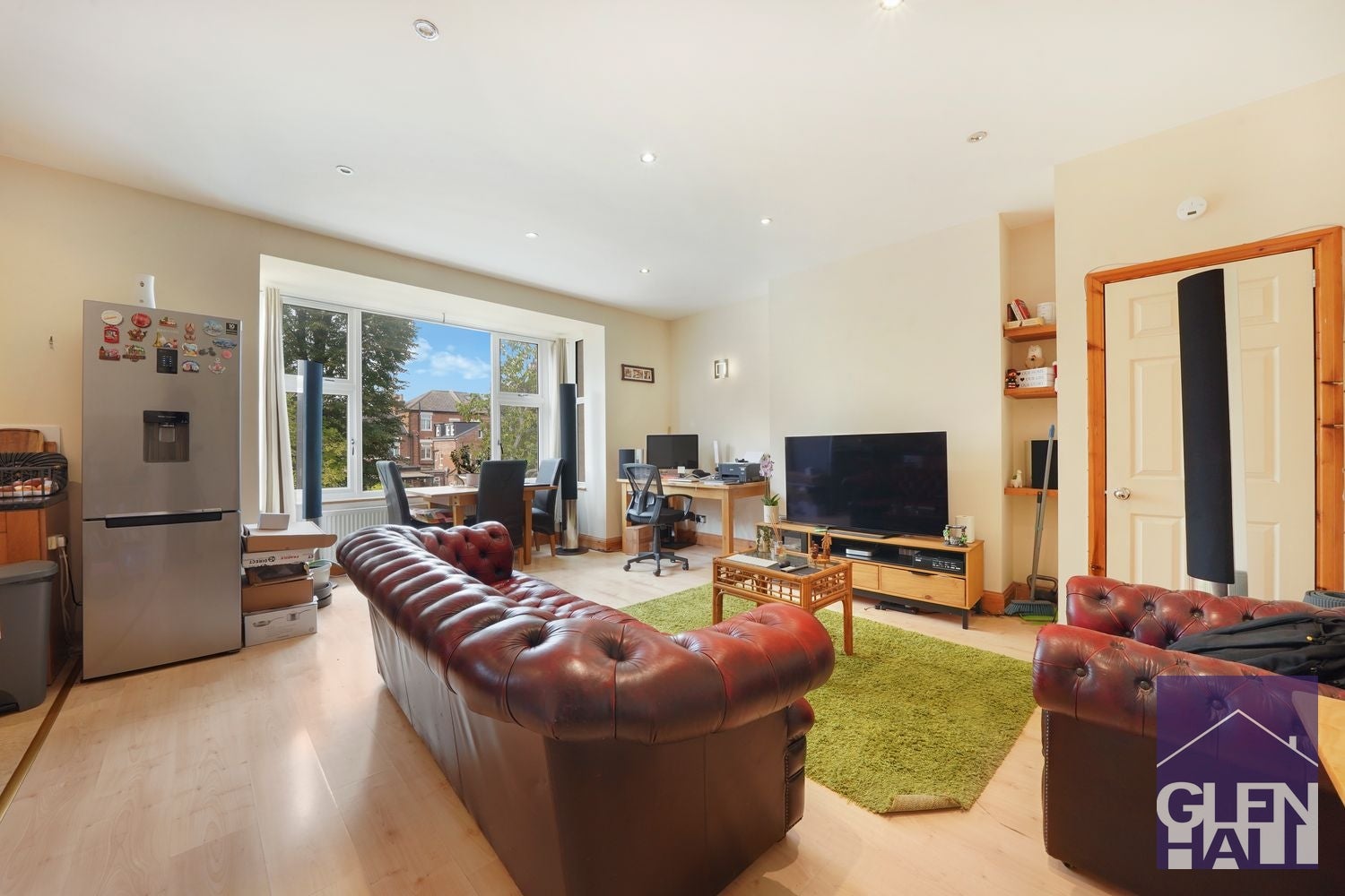 Flat Friern Barnet Road in Greater London