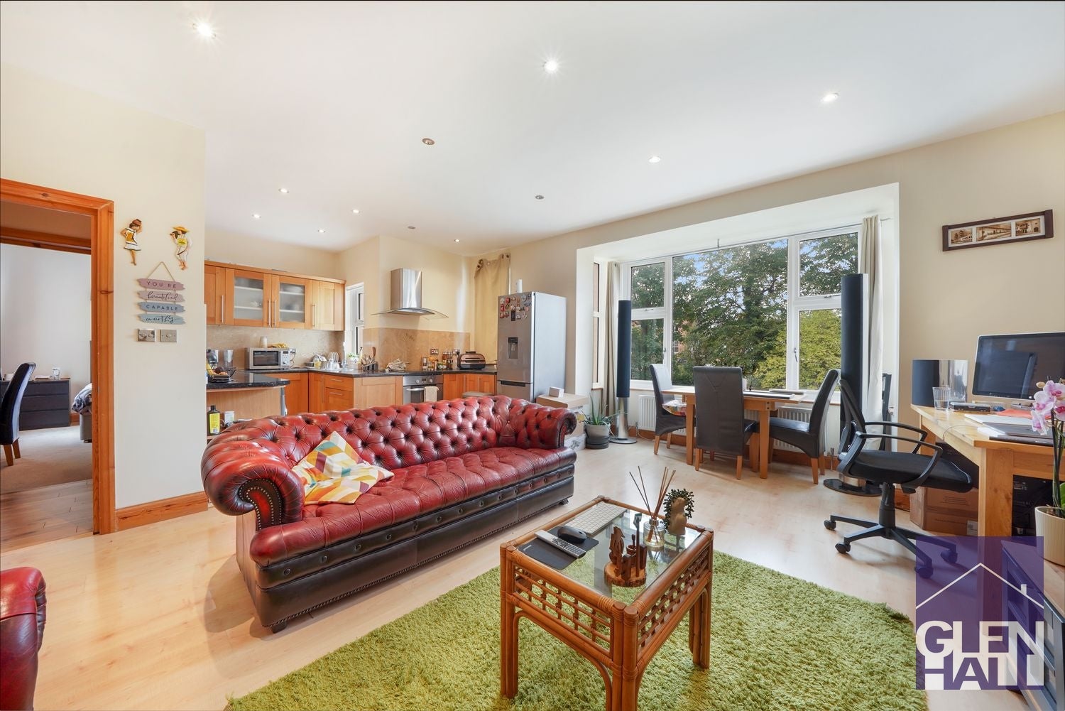 Flat Friern Barnet Road in Greater London