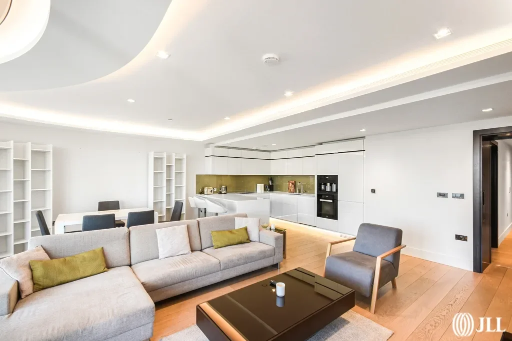 Flat Albert Embankment in Greater London