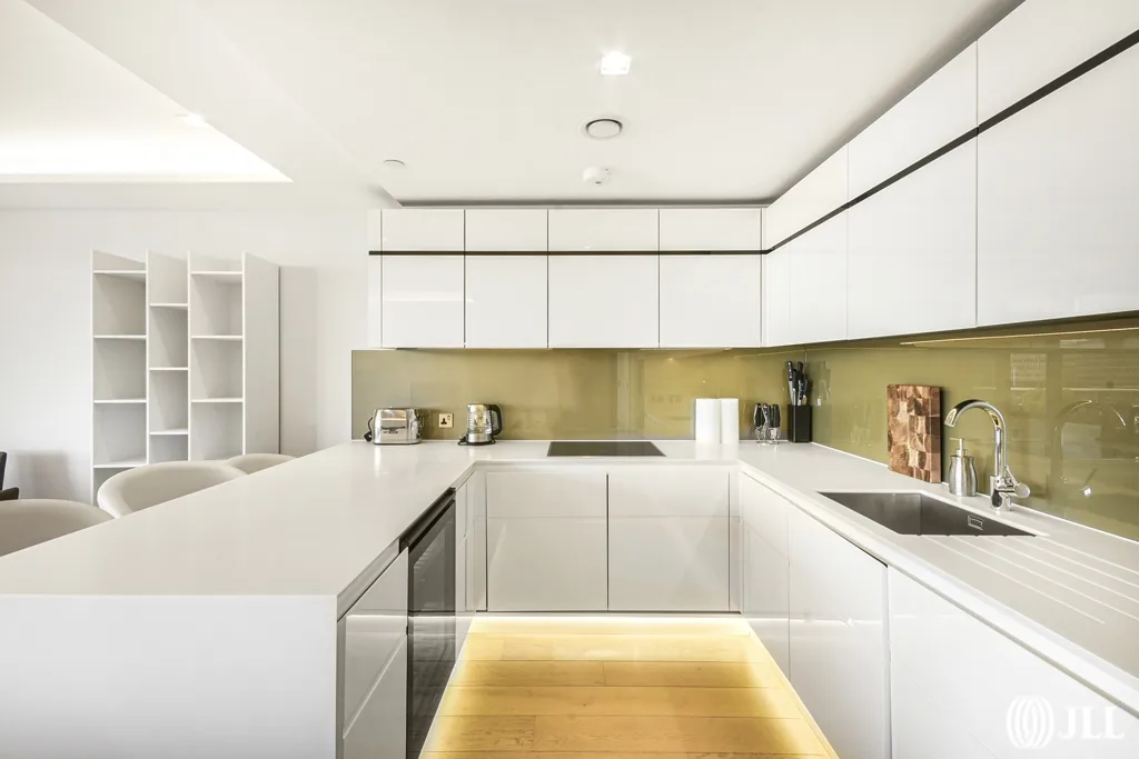 Flat Albert Embankment in Greater London