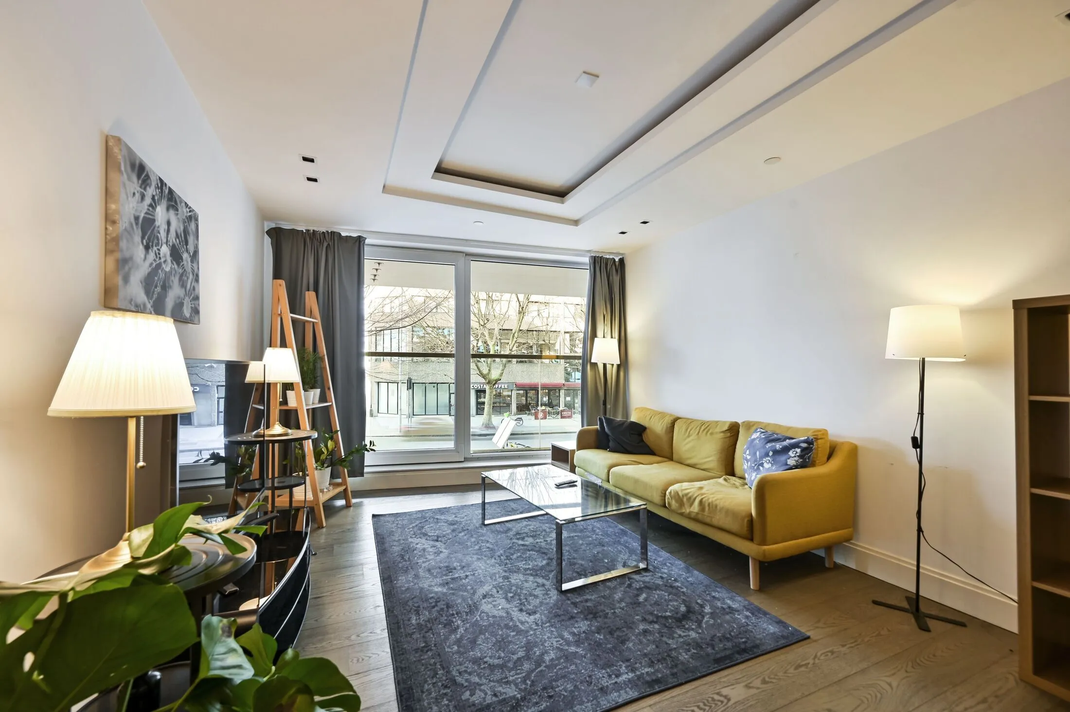 Flat Kensington High Street in Greater London