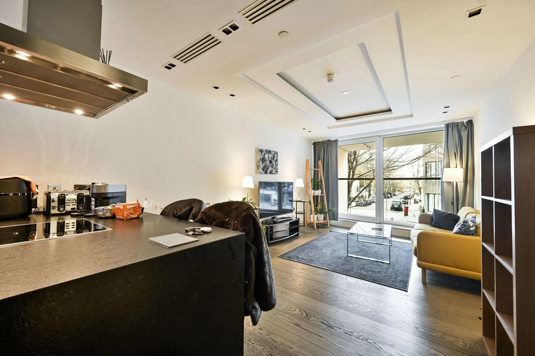 Flat Kensington High Street in Greater London