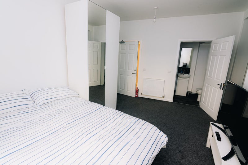 Room Murieston Crescent in City of Edinburgh