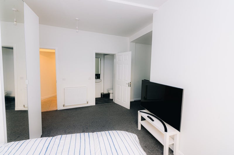 Room Murieston Crescent in City of Edinburgh