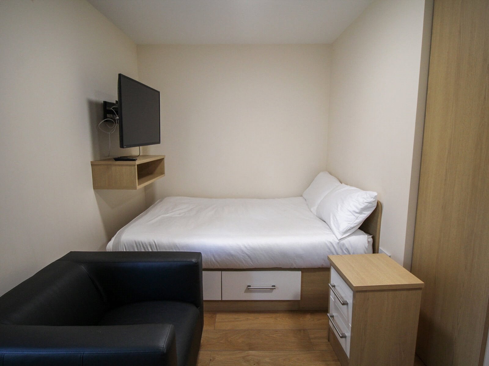 Flat Lofthouse Place in Leeds