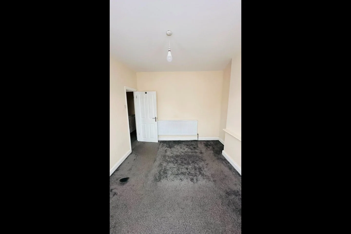 Flat Hampton Road in Greater London