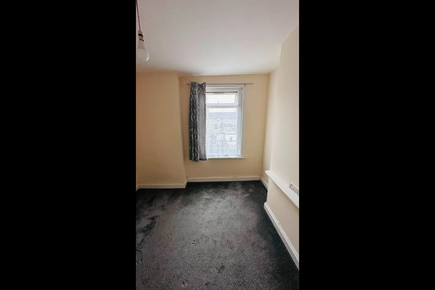 Flat Hampton Road in Greater London