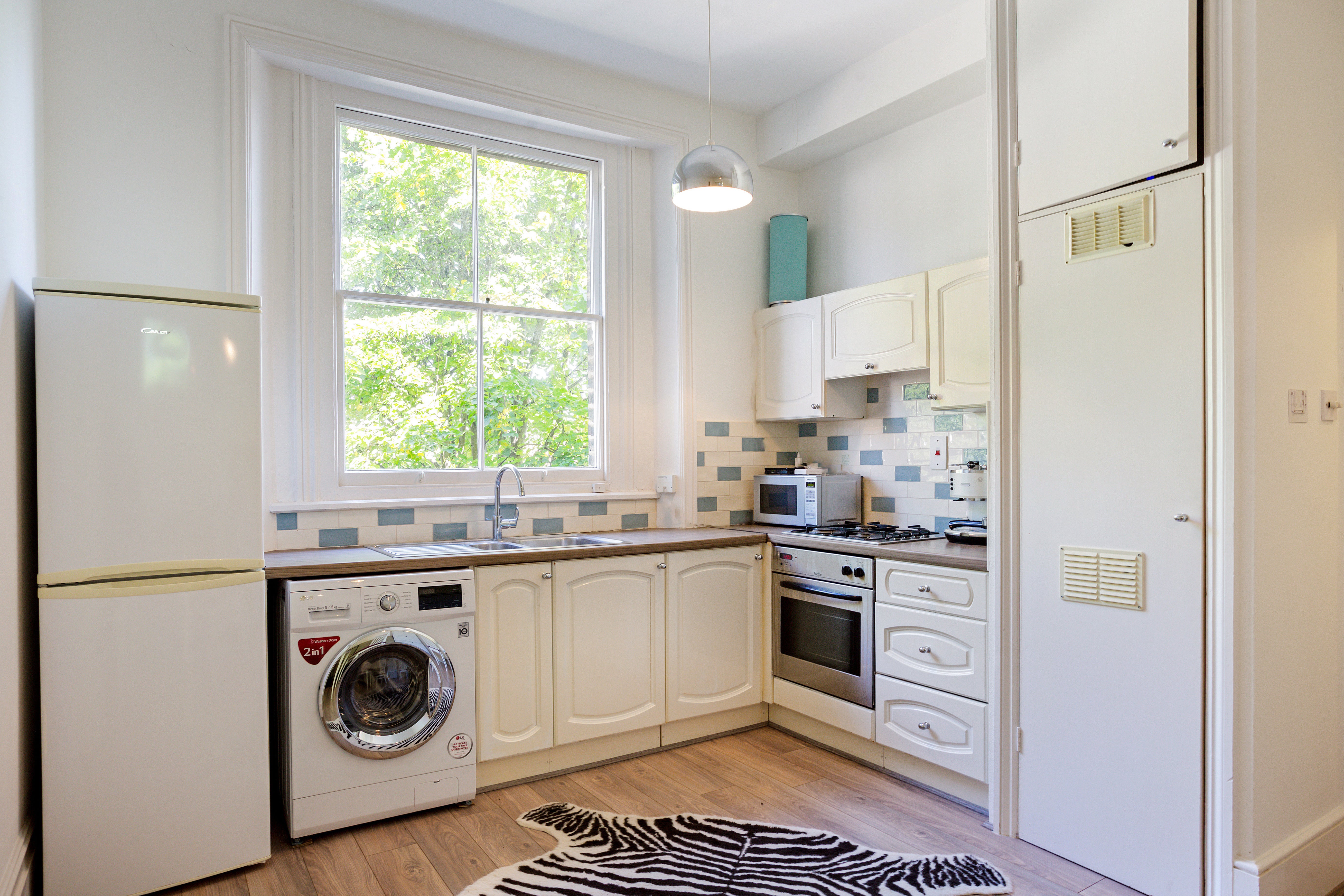 Flat Wimbledon Park Road in Greater London