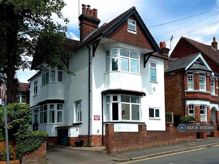 House Upton Avenue in St Albans