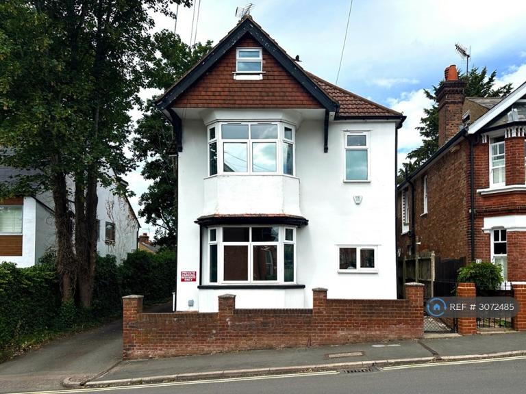 House Upton Avenue in St Albans