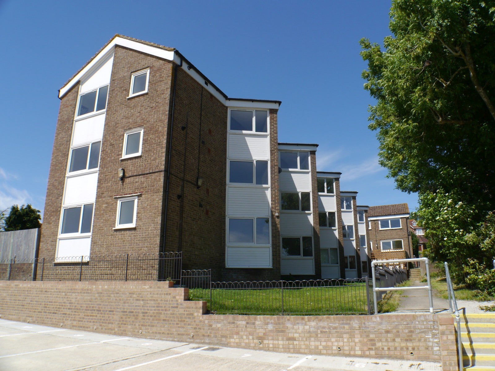 Flat Lower Street in Horsham