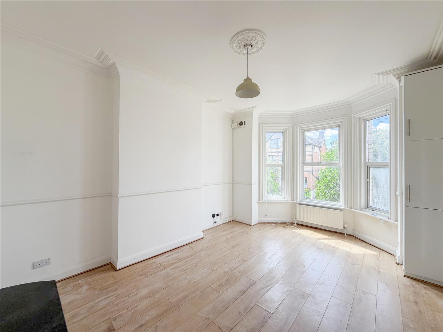 Flat Amherst Road in Rother