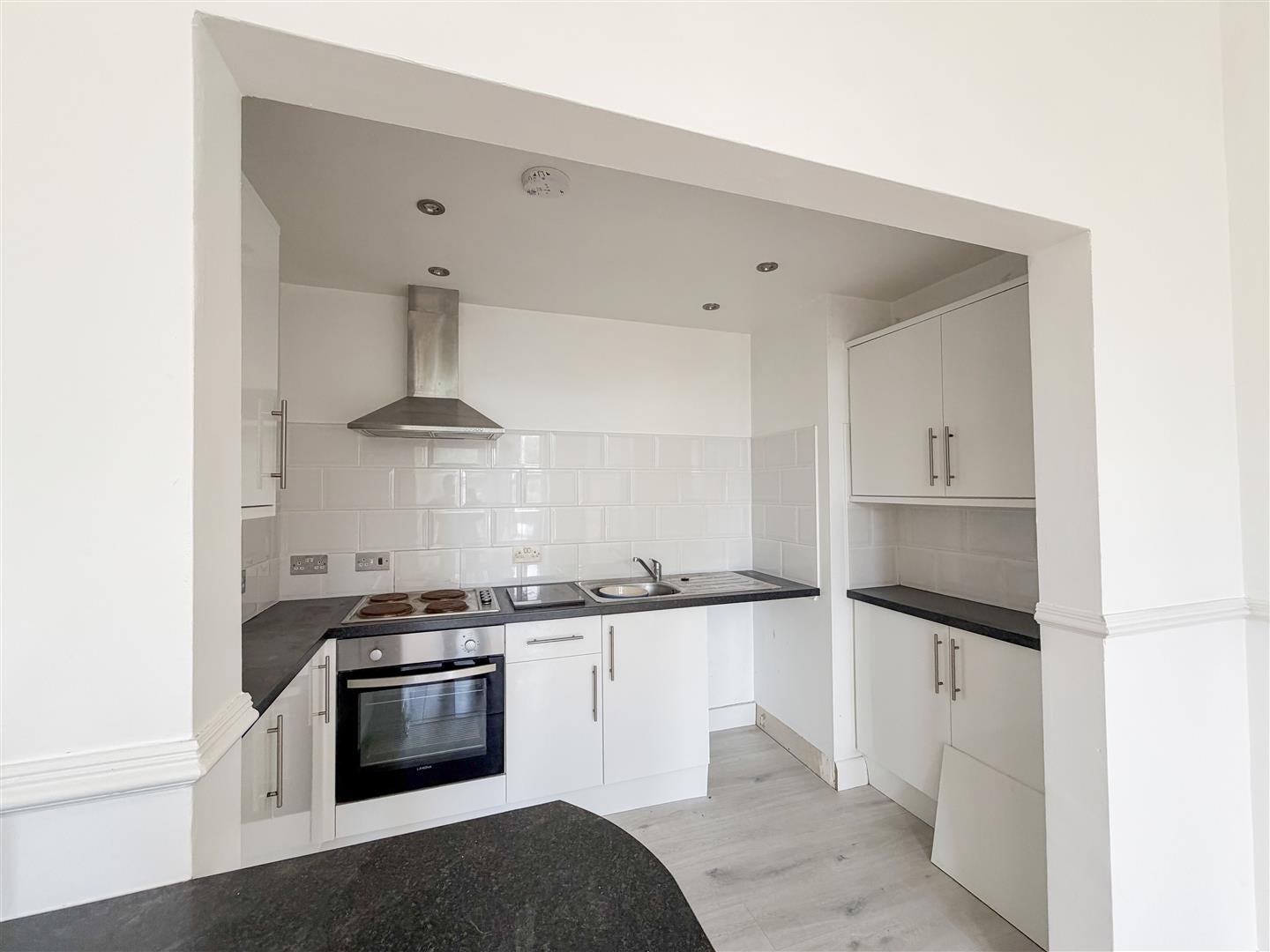 Flat Amherst Road in Rother