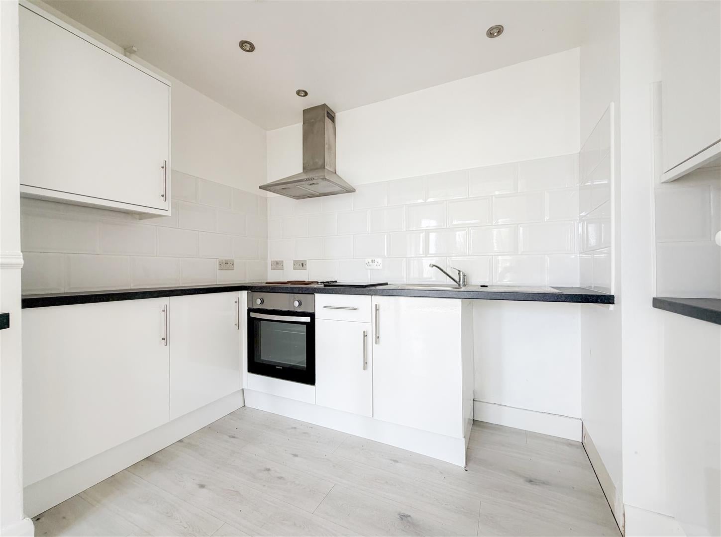 Flat Amherst Road in Rother