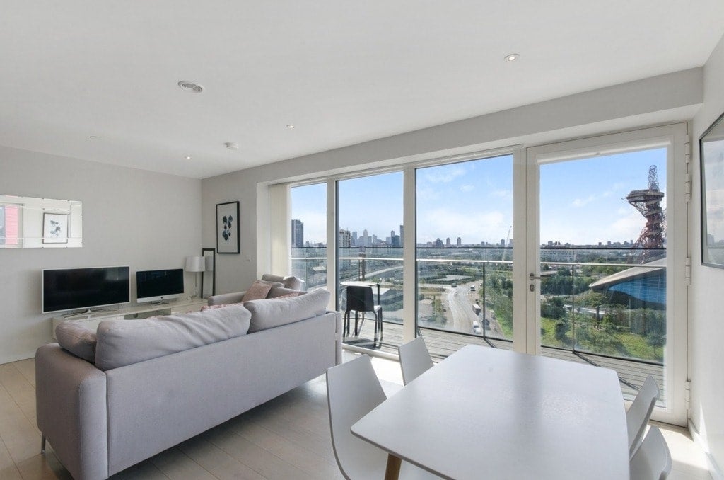 Flat Westfield Avenue in Greater London