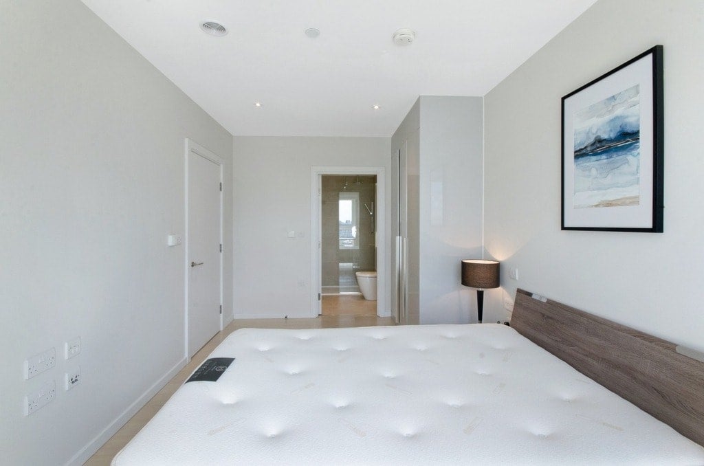 Flat Westfield Avenue in Greater London