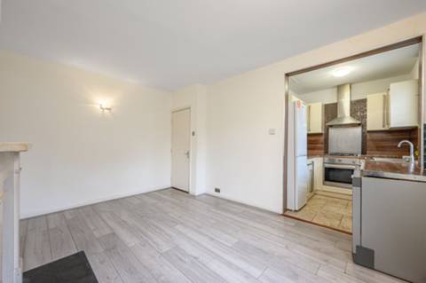 Flat Addison Way in Greater London