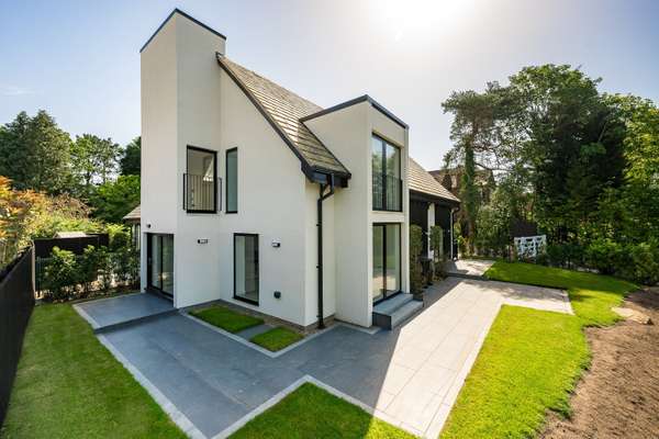 House Stanneylands Road in Wilmslow