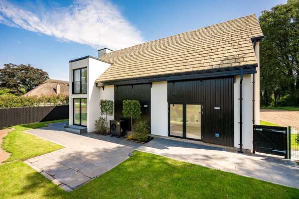 House Stanneylands Road in Wilmslow