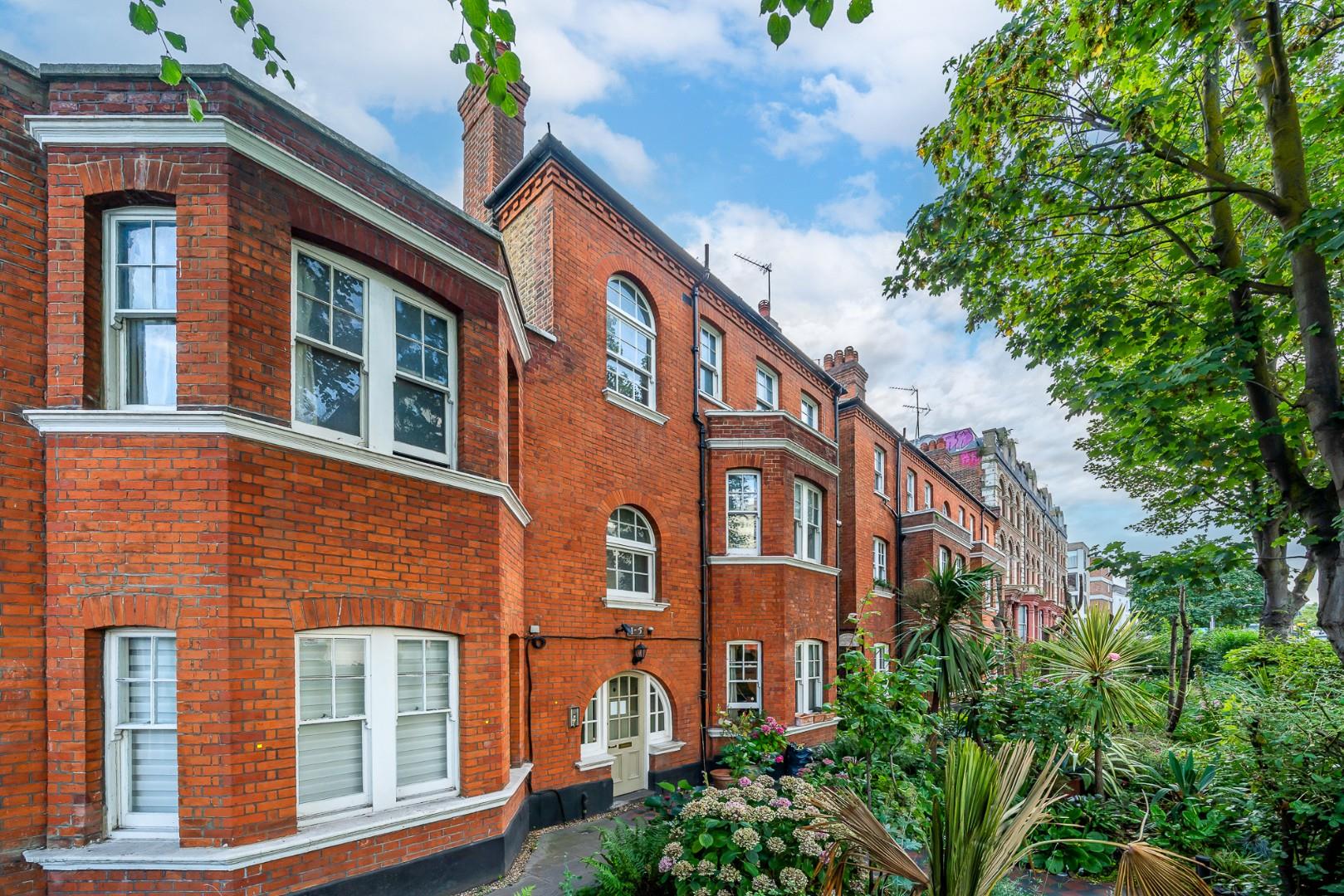 Flat Holloway Road in Greater London