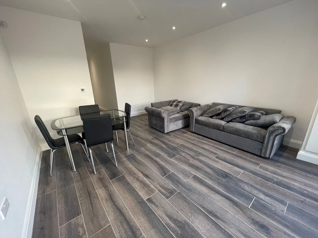 Flat Warham Road in Greater London