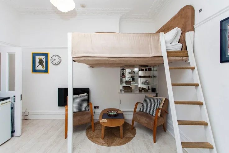Flat Charing Cross Road in Greater London